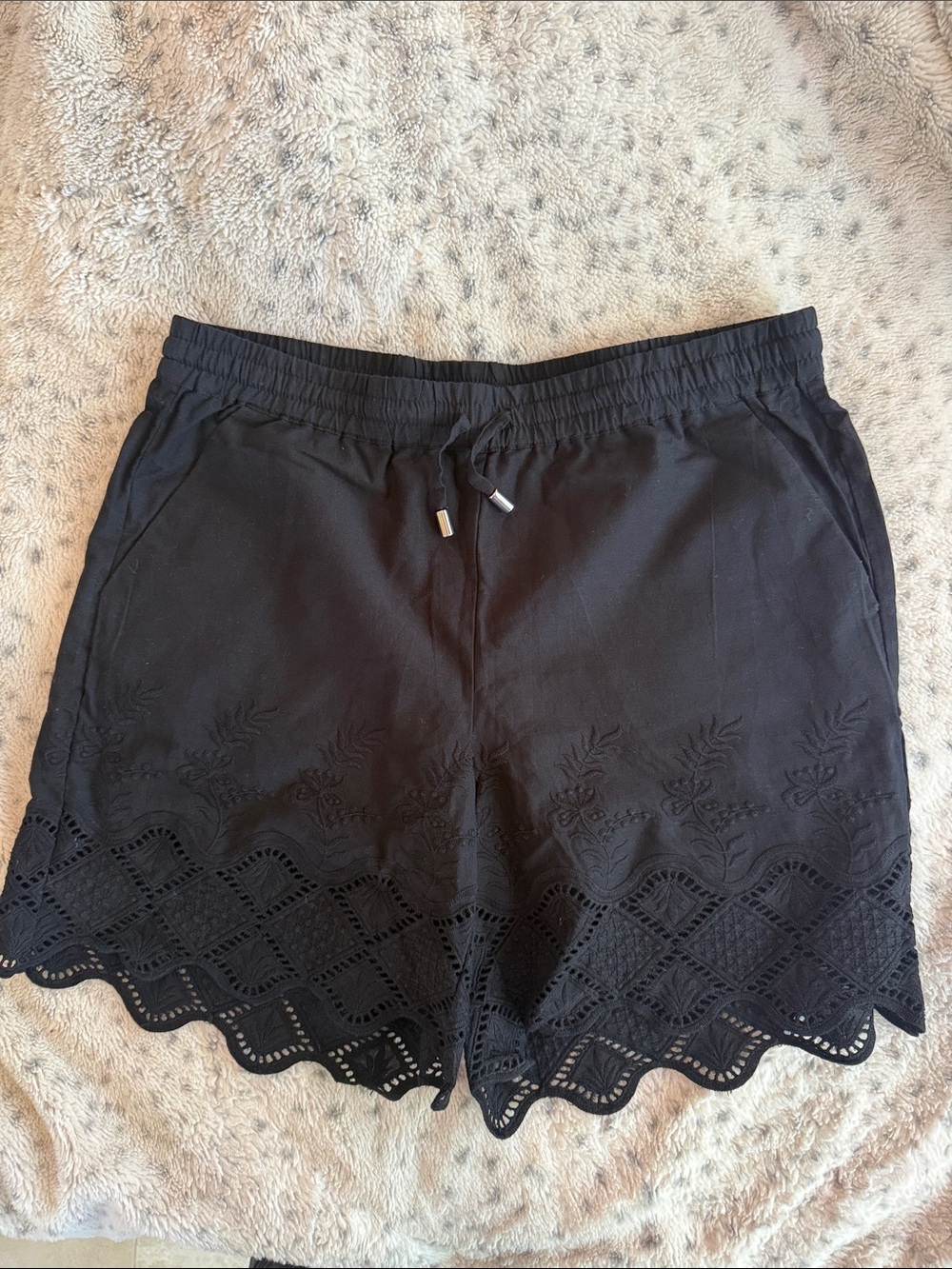 VENUS Black Eyelet Scalloped Hem High-Waist Pull-On Shorts